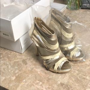 Steve Madden gold heals